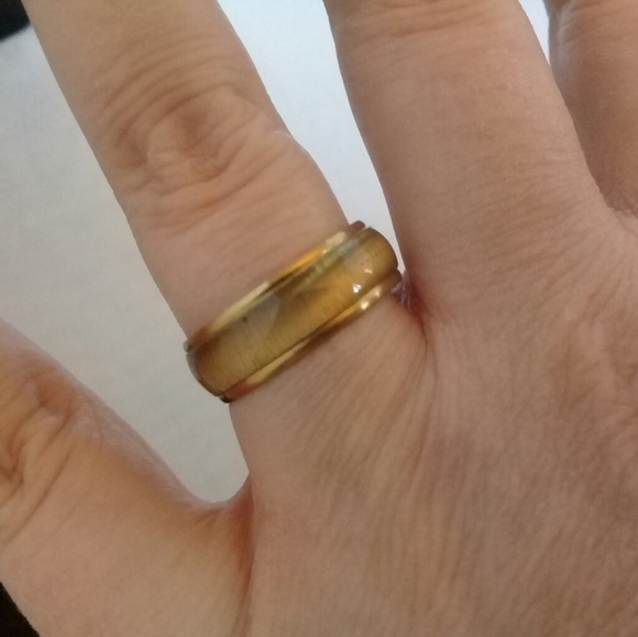 Gold with tigers eye stripe ring size 10 - Picture 2 of 4